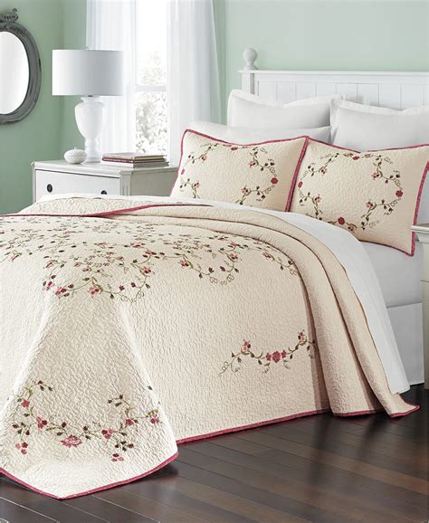  Buy King Quilts at Macys.com! Browse our great low prices & discounts on the best King bedspreads. ... Mills Waffle Classic Bedspread Sets $290.00 - 420.00 (115 ... 